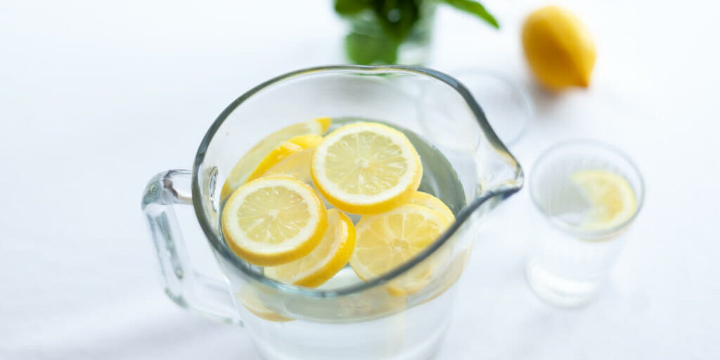 The Advantages of Drinking Lemon and Chia Water